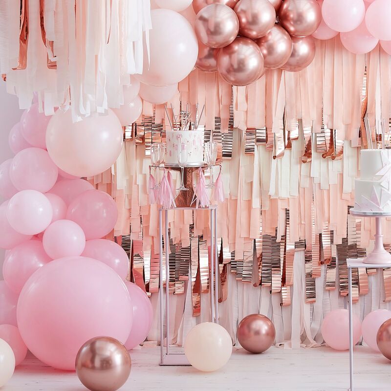 Arche de ballon rose : 70 ballons + rosaces et boules alvéolées