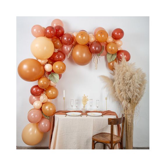 Arche de ballons terracotta avec pampas et palmiers - MODERN CONFETTI