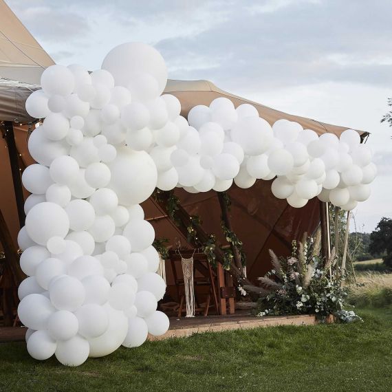 Arche de 200 ballons blancs