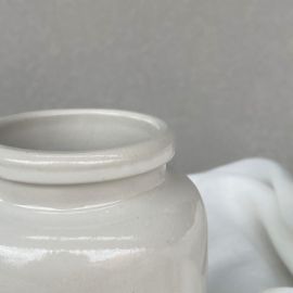 Petit vase en grès blanc