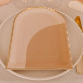 Assiettes minimalistes nude, blush et dorée curve x16