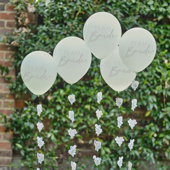 ballons EVJF "Team Bride" et 5 guirlandes fleuries x5