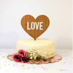 Cake topper coeur LOVE en bois