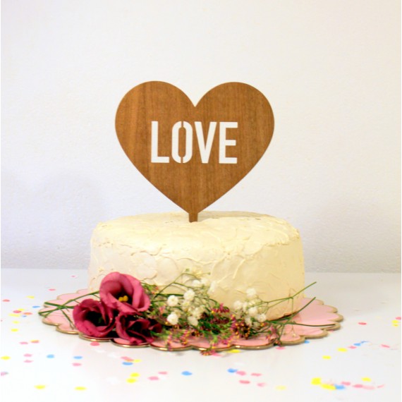 Cake topper coeur LOVE en bois