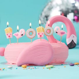 Bougies frites, donuts, flamants